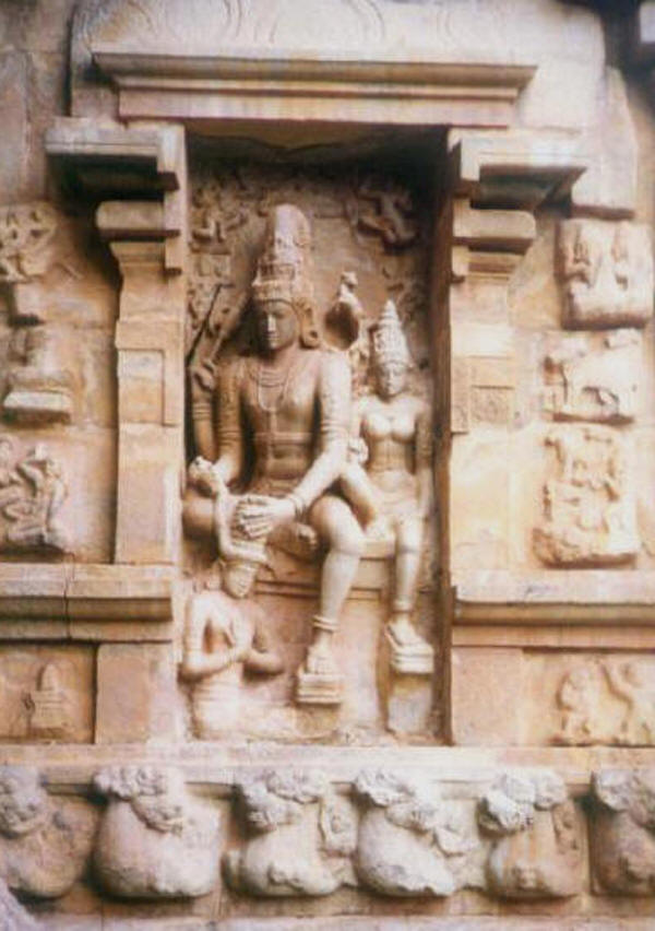 sculptures of Ganga ikonda choleswaram 